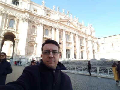 Davanti la Basilica di San Pietro, Roma