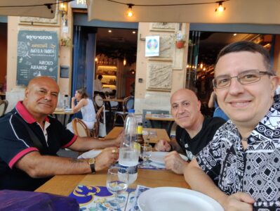 Con Claudio, amico di Ostia e Alfredo, presso il Colosseo, in pizzeria