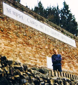 Sul Colle dell'Infinito del poeta Giacomo Leopardi, a Recanati, nella Marche.