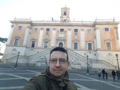 Di fronte al Campidoglio, Roma